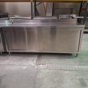 MESA TRABAJO ACERO CON PUERTAS CORREDERAS